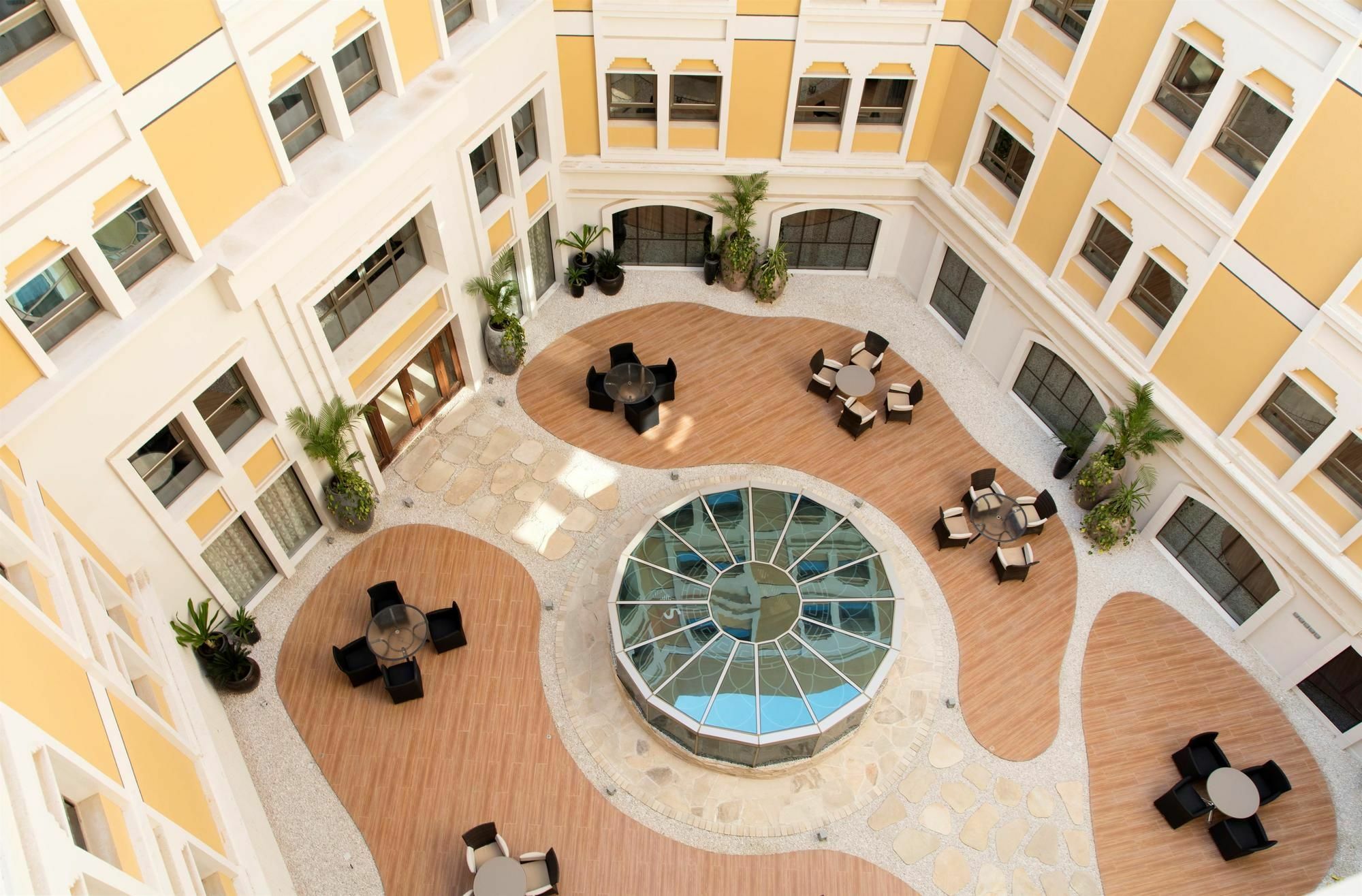 Coral Muscat Hotel And Apartments Buitenkant foto