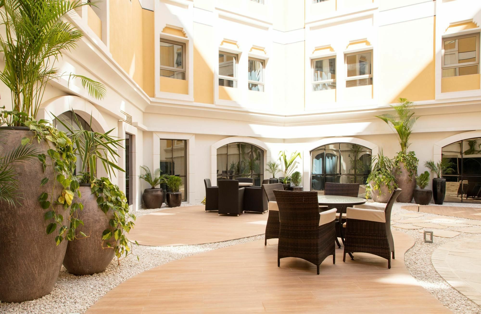 Coral Muscat Hotel And Apartments Buitenkant foto