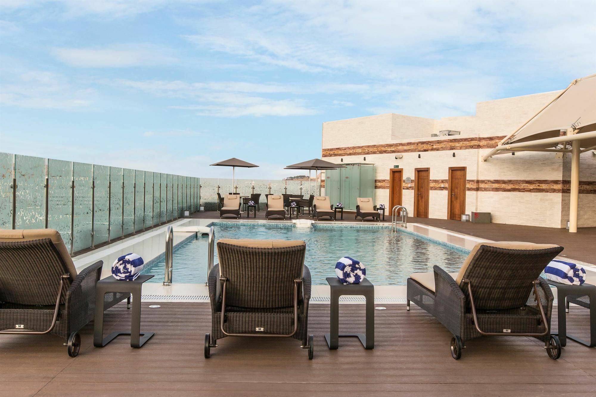 Coral Muscat Hotel And Apartments Buitenkant foto