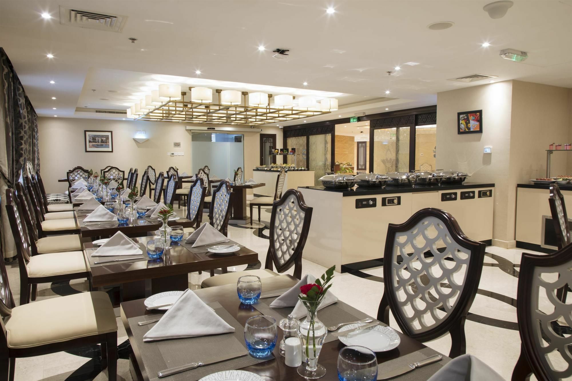 Coral Muscat Hotel And Apartments Buitenkant foto