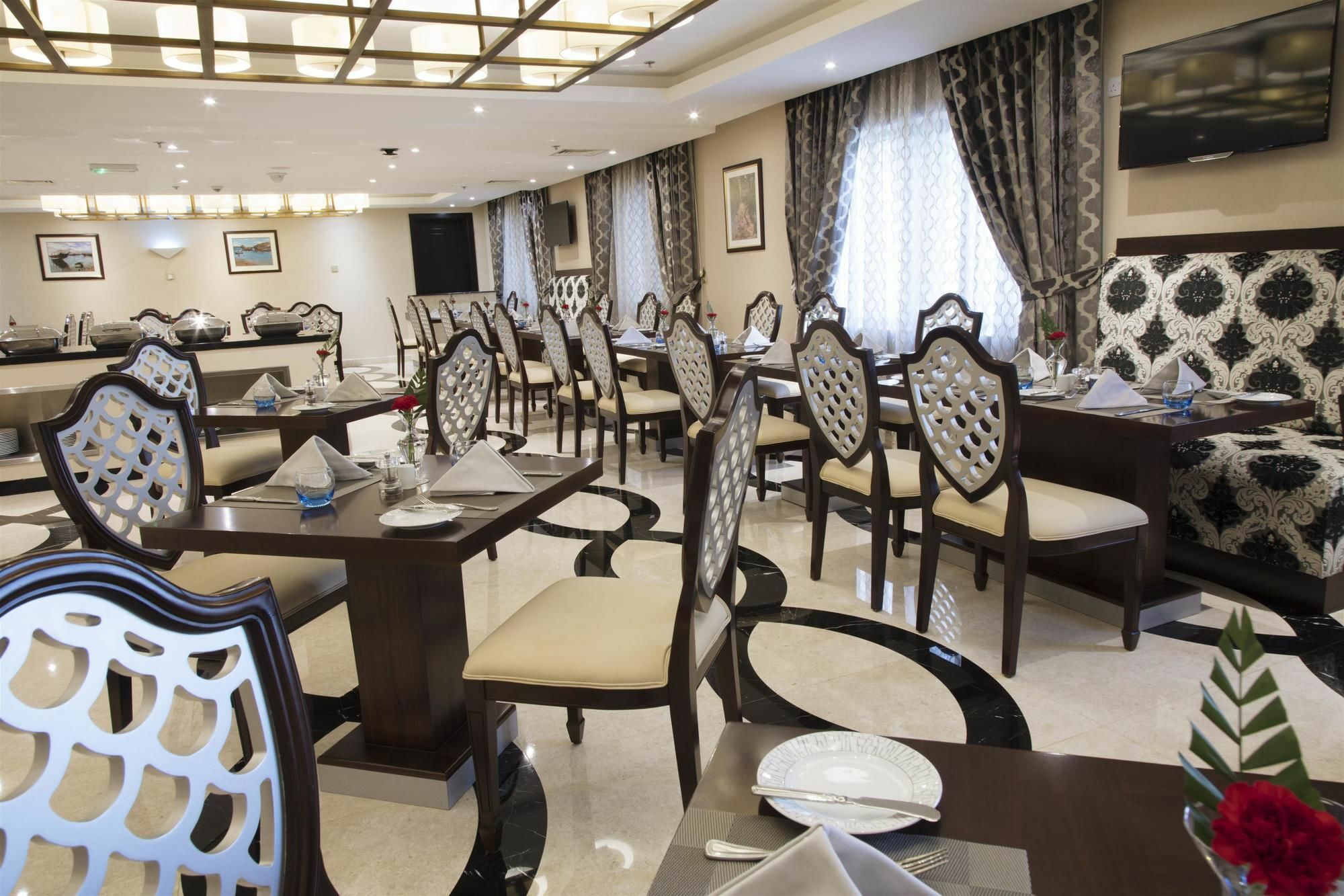 Coral Muscat Hotel And Apartments Buitenkant foto