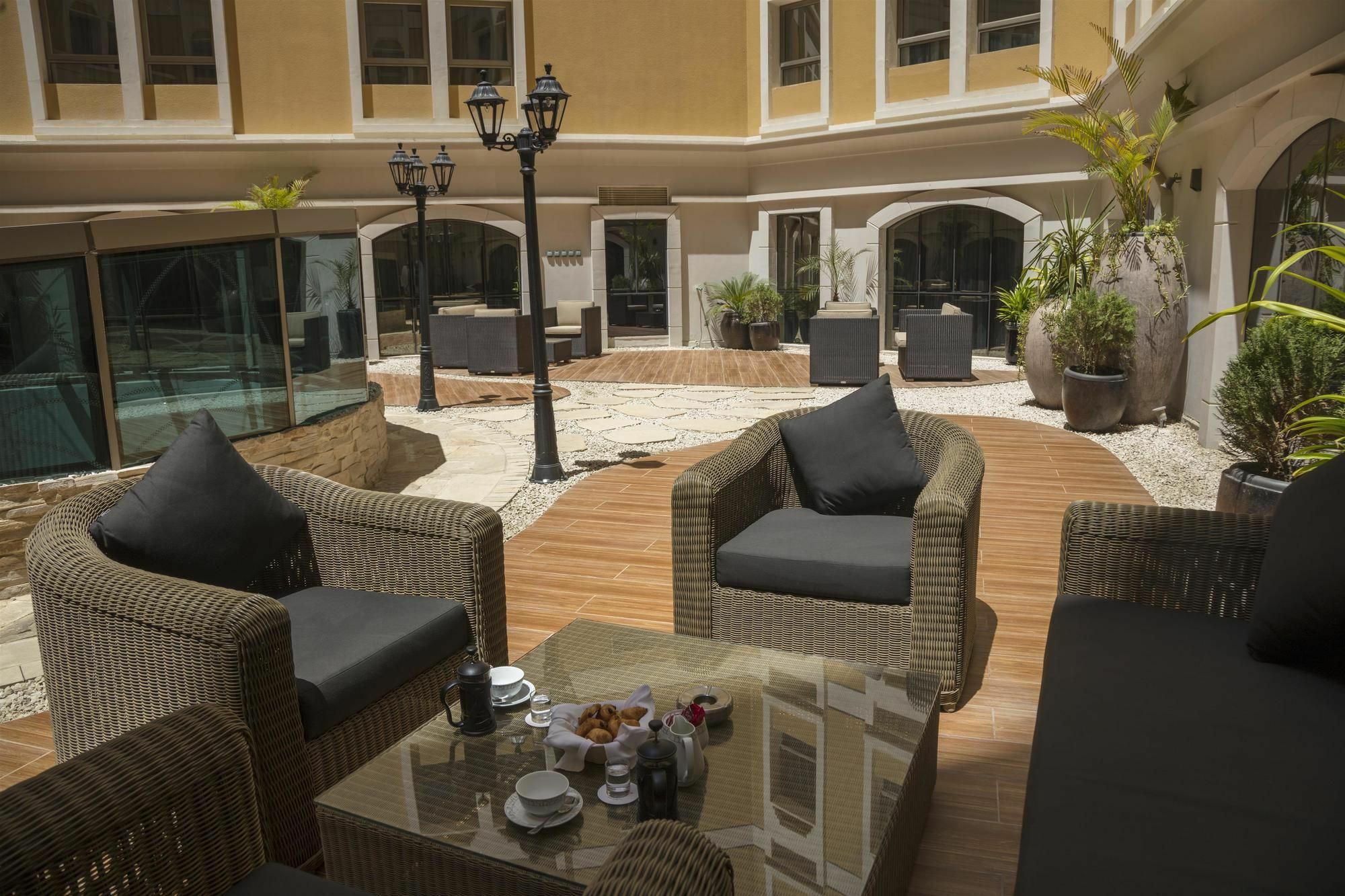 Coral Muscat Hotel And Apartments Buitenkant foto